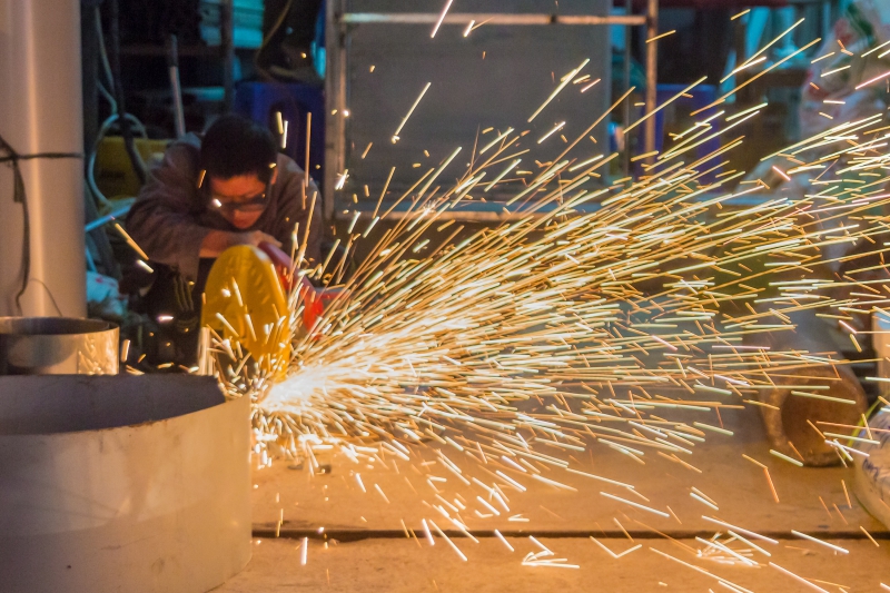 coiffure-HYERES-min_work-man-workshop-steel-equipment-metal-496138-pxhere.com